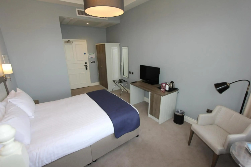 Yarrow Hotel