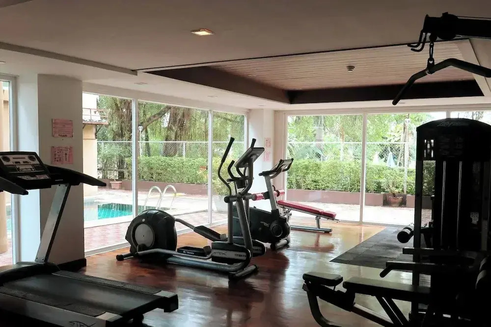 6-32 - 1 Bdr Condo With Balcony and Shared Pool