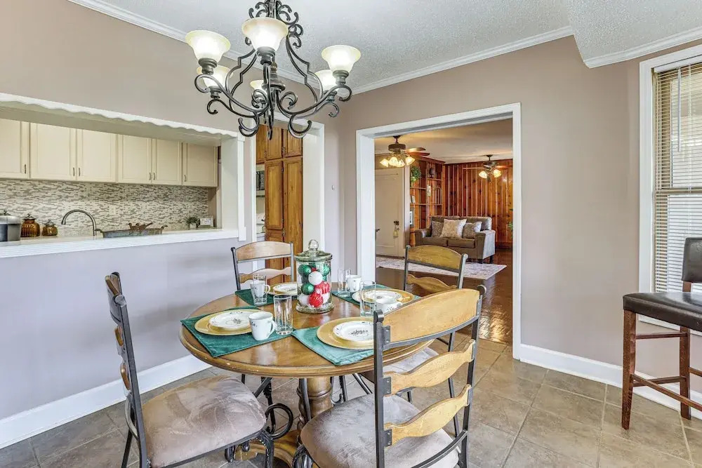 2 Mi to UA! Family-friendly Getaway w/ Patio