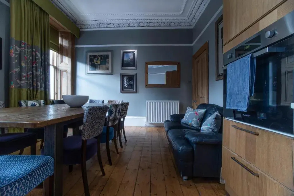2 Bed in great location 15-20 Minutes walk to SEC