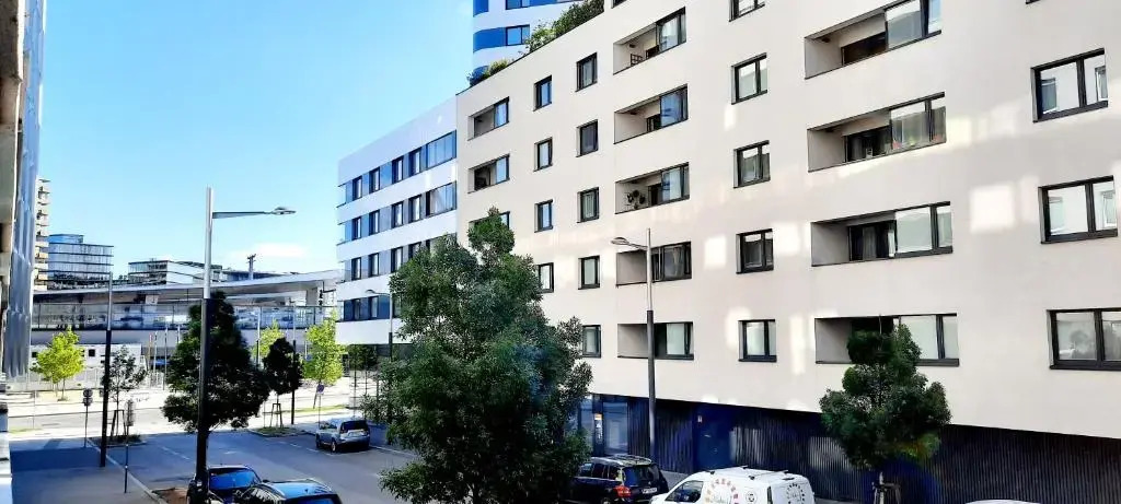 Apart SKY Residence Hauptbahnhof with Balcony