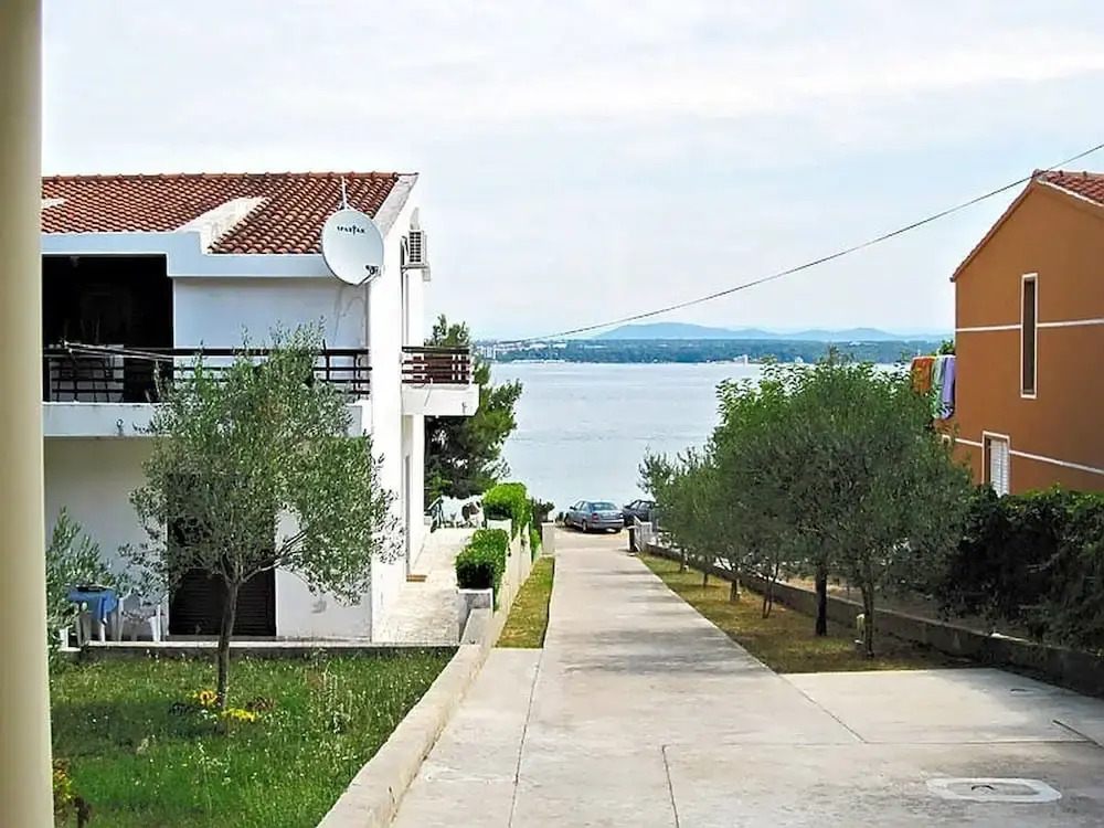Apartment Serene Step From The Sea, Sleeps 5