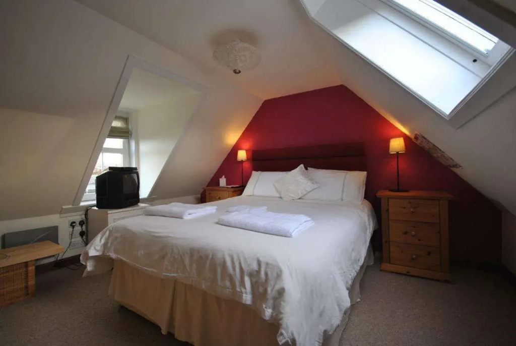 Saucy Marys Private Rooms & Hostel