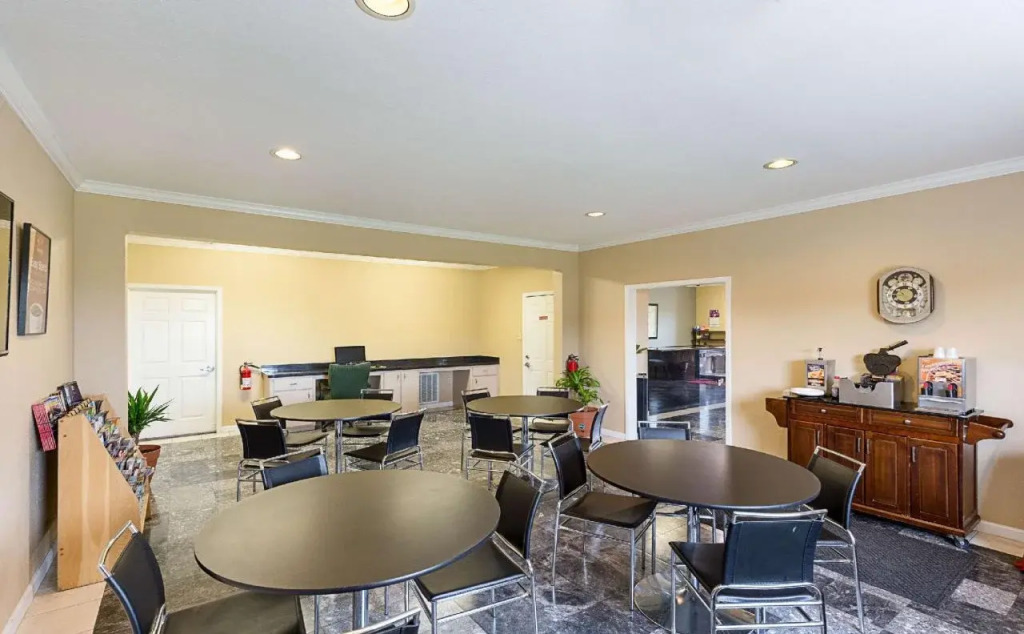 Econo Lodge Inn & Suites Port Arthur near Sabine Pass