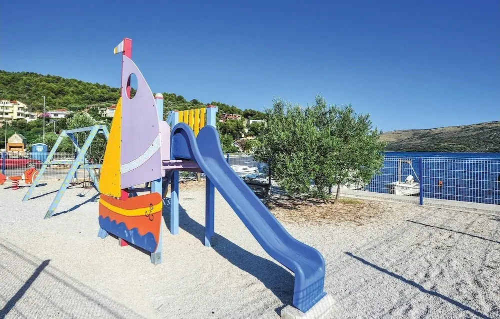 Stunning Home in Poljica With Wifi and 4 Bedrooms