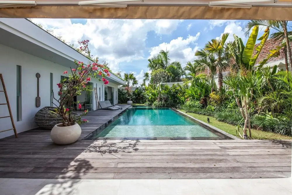 Villa Hugo - Luxury 4BR Private Villa, Walking Distance to Berawa Beach