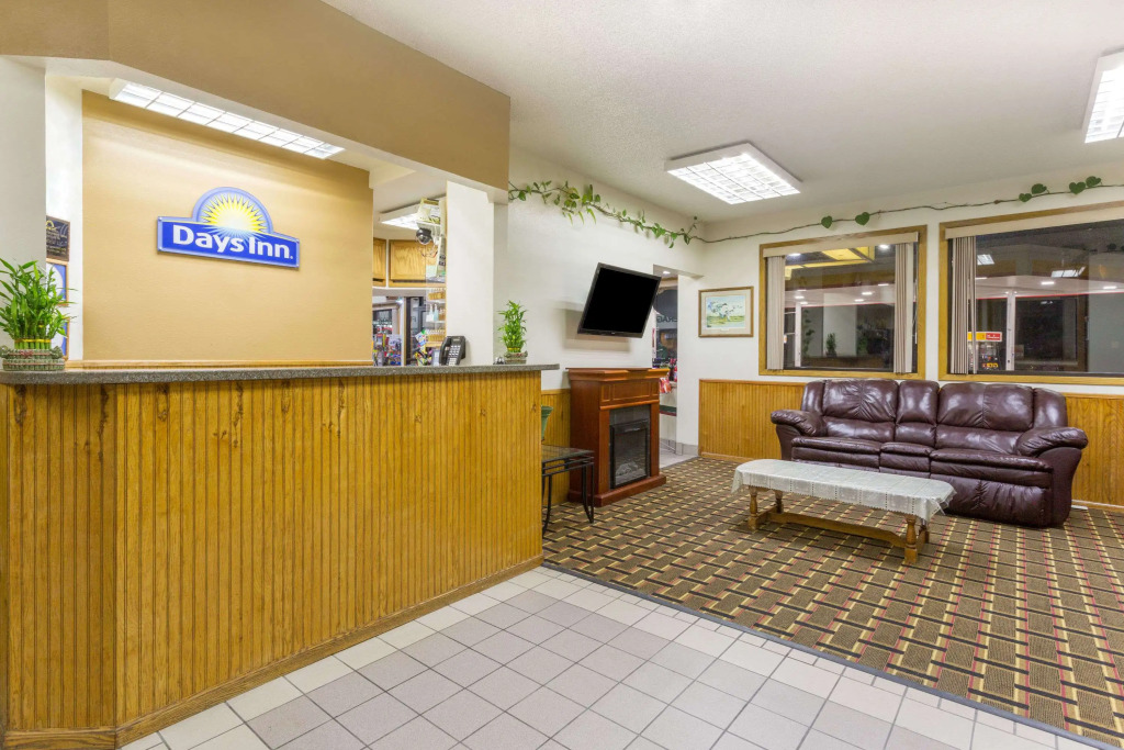Days Inn by Wyndham Paxton