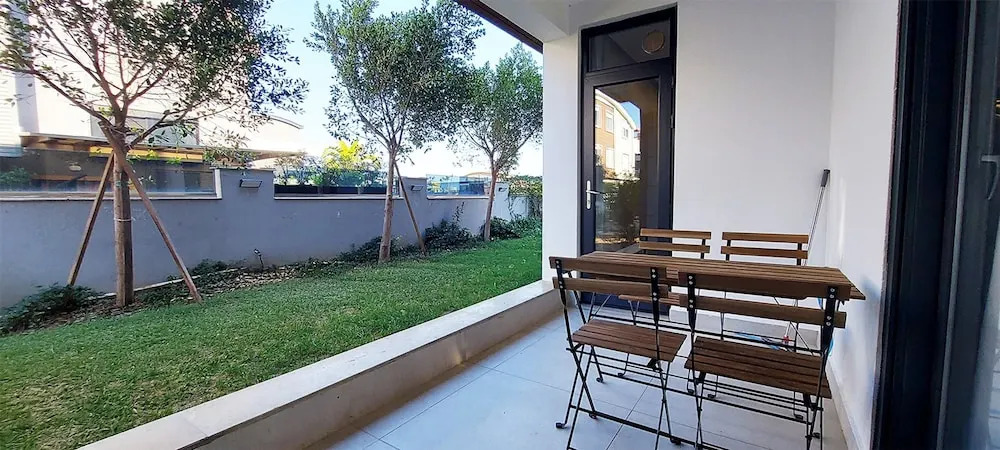 Professionally Maintained Spacious New Suites 2-2