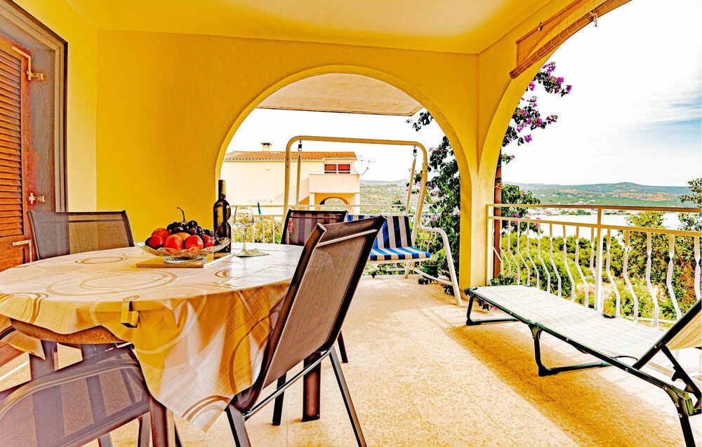 Nice Apartment in Rogoznica With Wifi and 1 Bedrooms