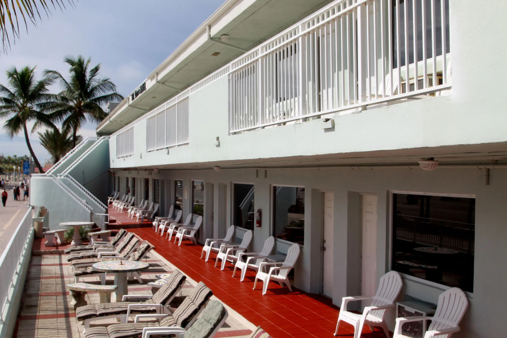 Diane Oceanfront Suites