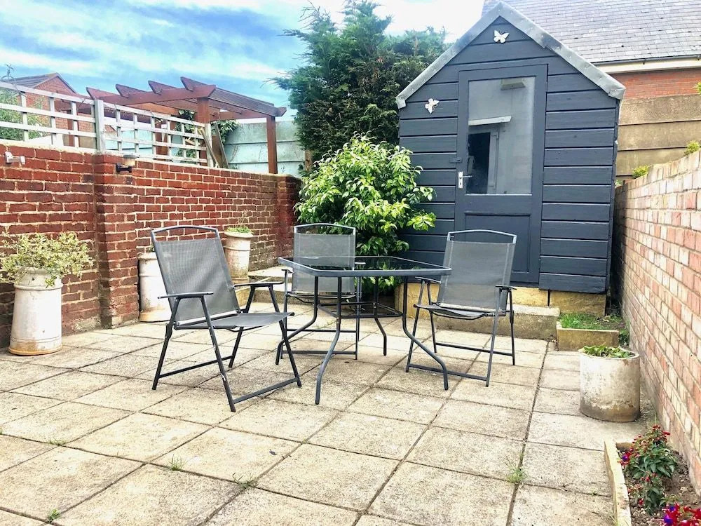 Little Connaught 2 bed House pet friendly