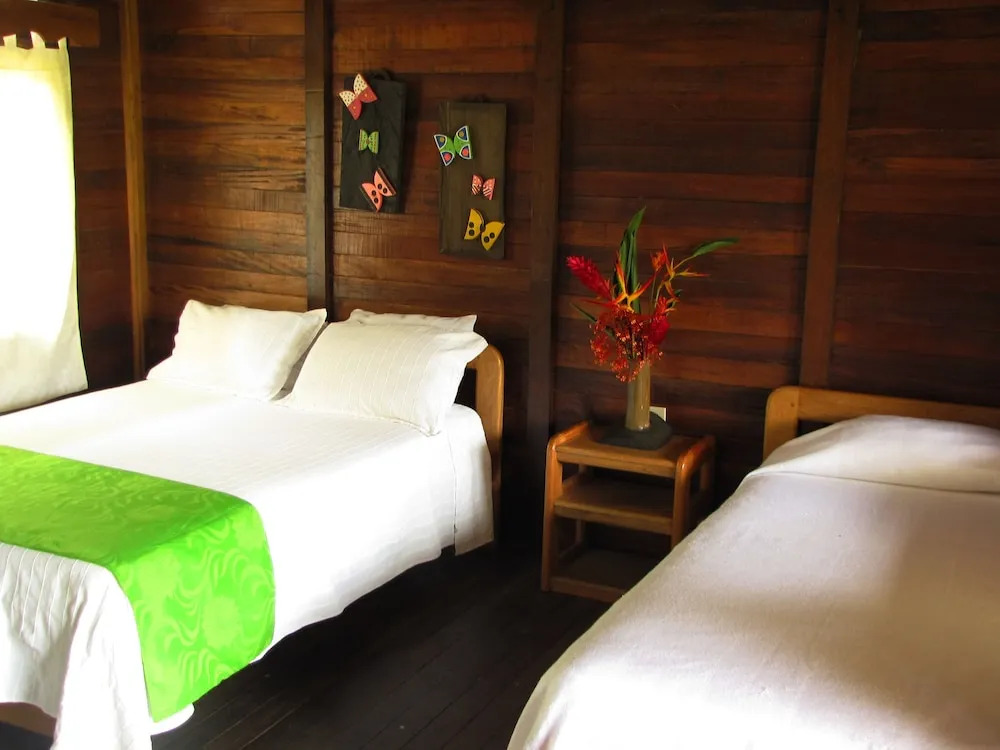 Playa de Oro Lodge