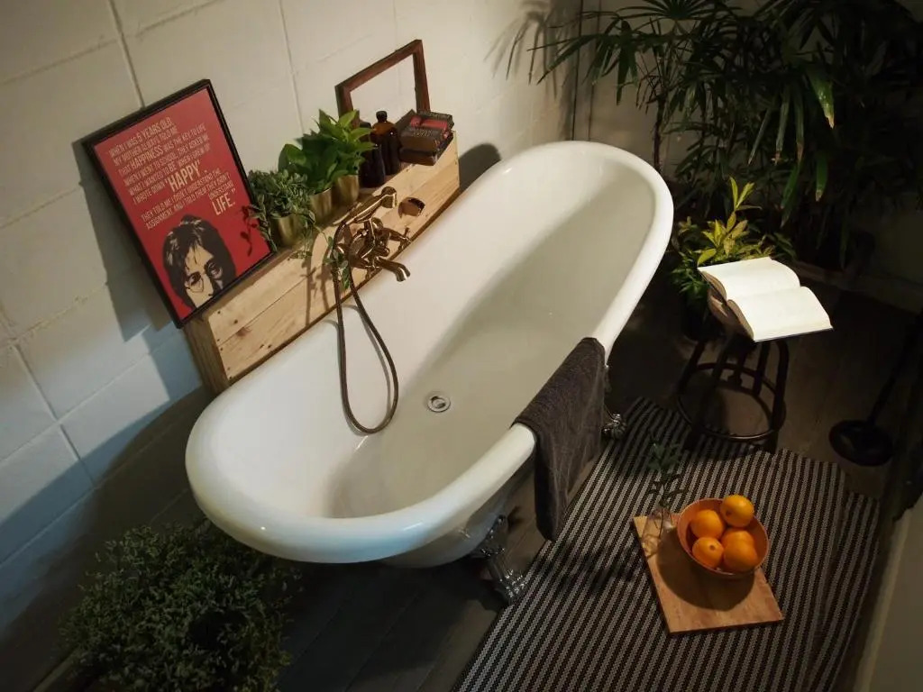 2BR House with Bathtub near Old City