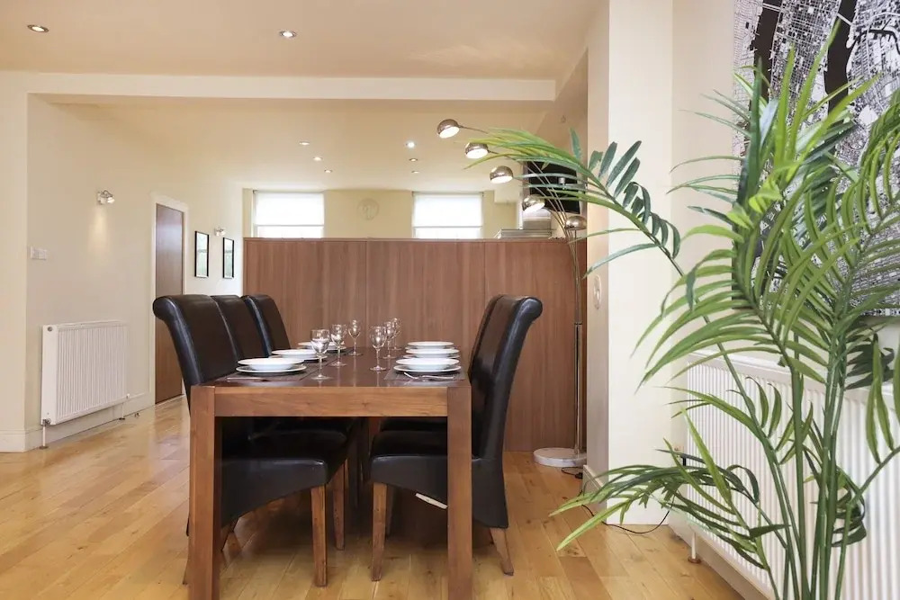 JOIVY Executive 2-Bed Apt With Stunning Roof Terraces