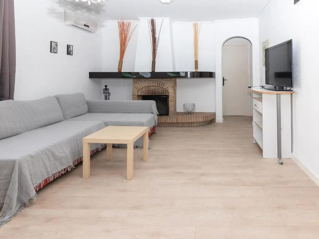 Villa 2 hab cerca piscina toboganes. wifi gratis