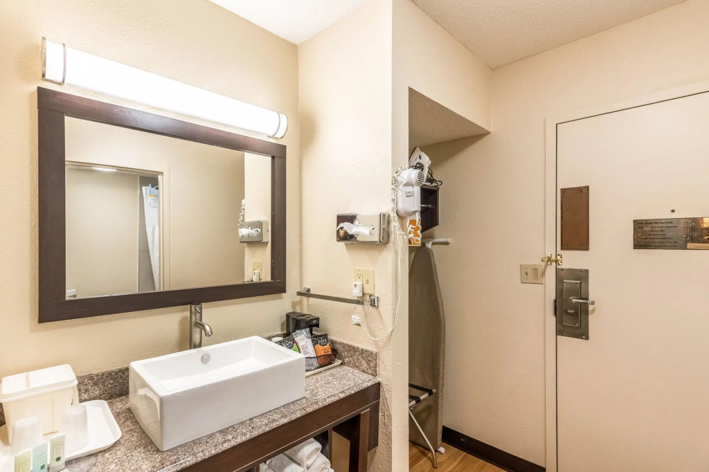 Colby Inn and Suites