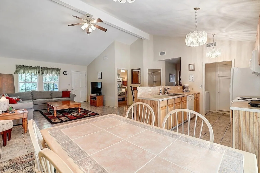 Seashell Memories 2 Bedroom Home by RedAwning
