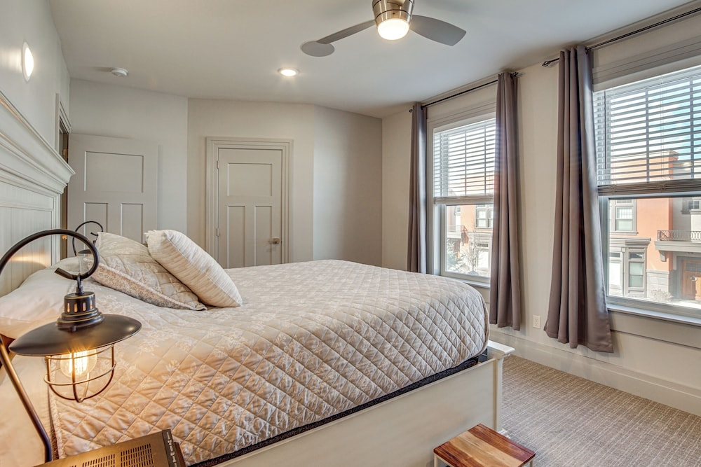 Hike, Golf & Unwind! Mtn-view Cedar City Townhome