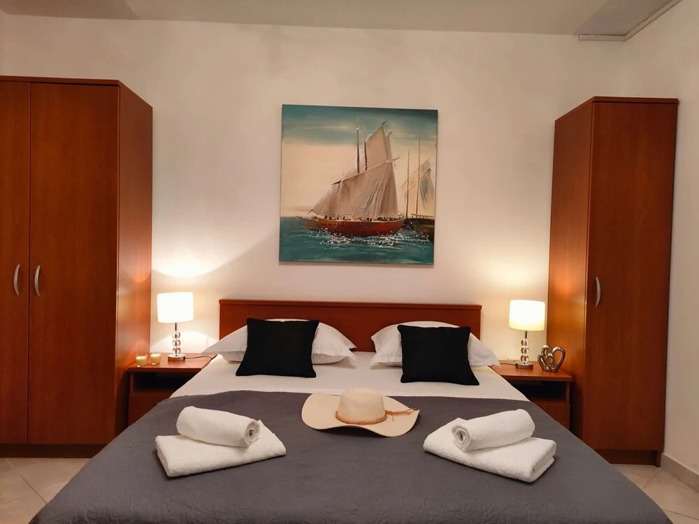 A2 Beachfront apt With big Terrace and sea View