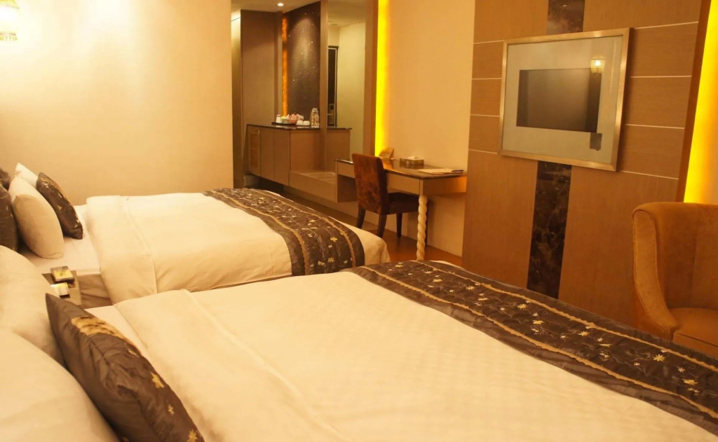 R7 Hotel