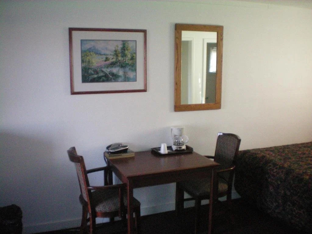 Chalet Motel - Affordable Stay in Central Bend