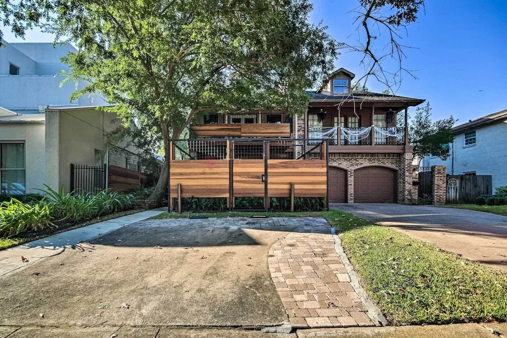 Near Nrg! Cozy + Private Houston Home w/ Garden