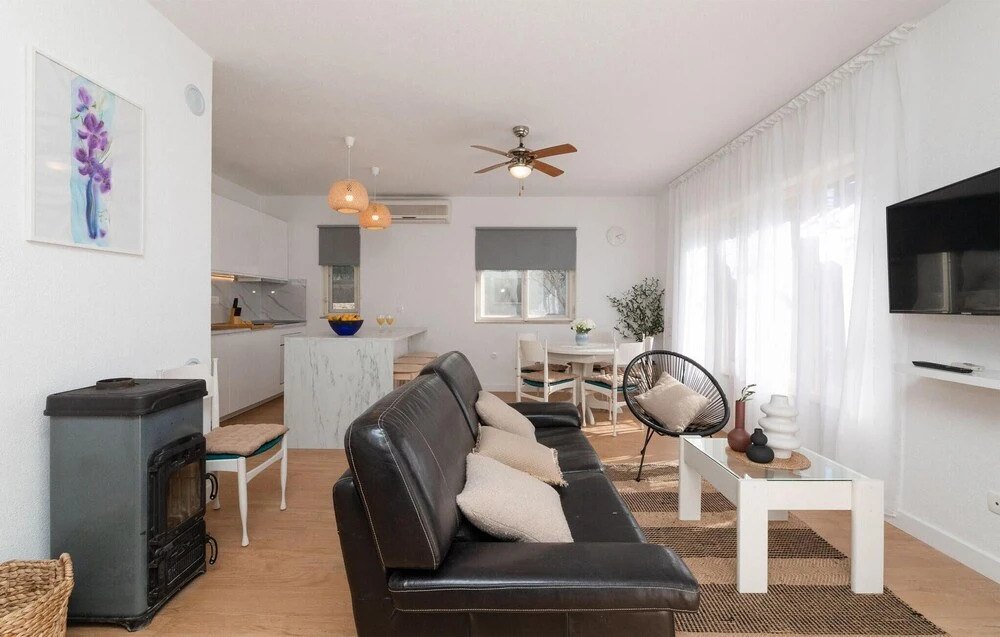 Awesome Home In Supetar With Wifi
