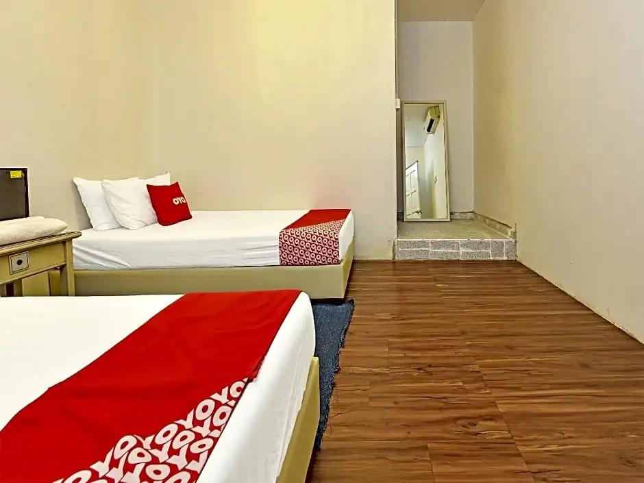 OYO 90585 D Pearl Hotel