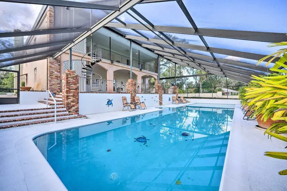 Lanai & Pool: Elegant Villa in Winter Haven