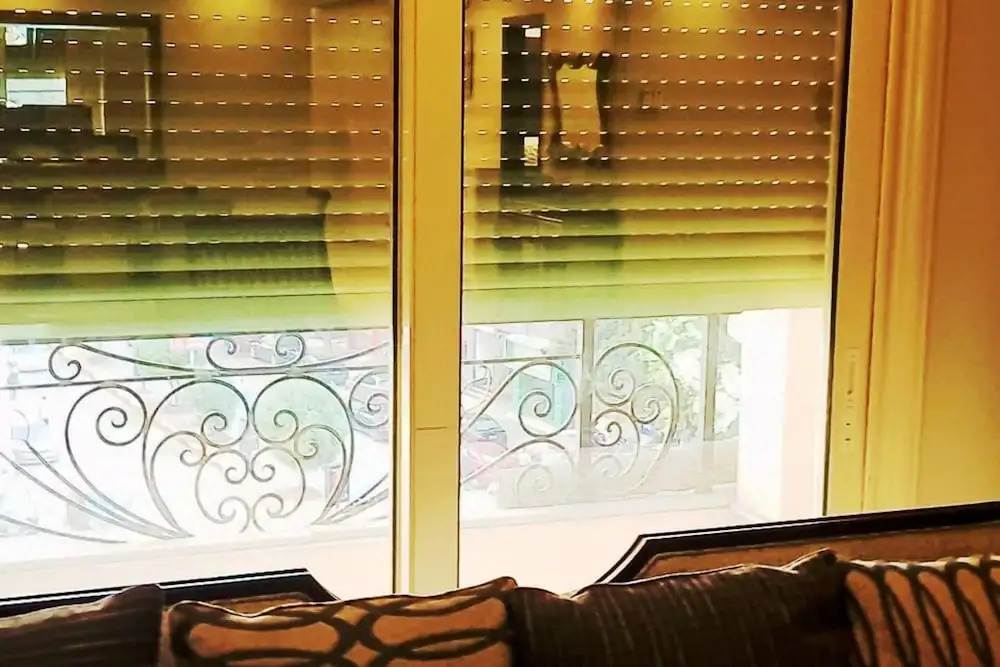 Spacious Executive Luxury Apartment With Balcony