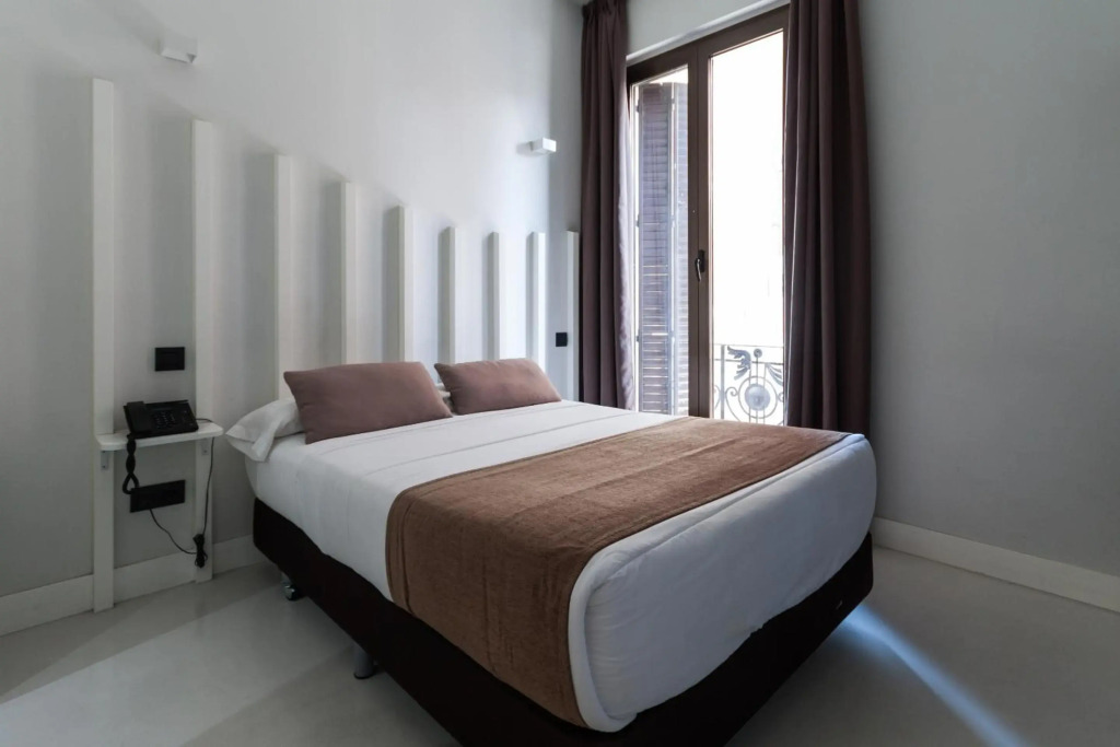 Hostal Gran Via 44