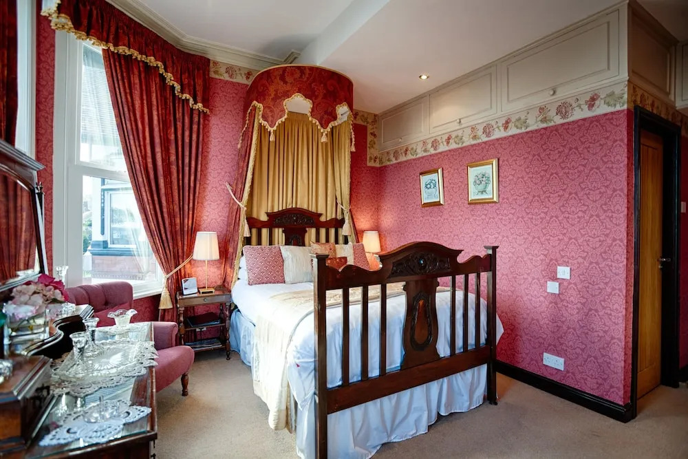 Plas Rhos House