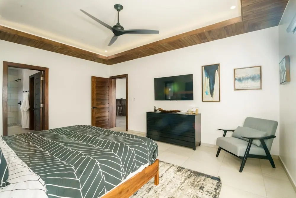 Island Breeze Villa - 5 Bedroom Private Island Villa w Pool