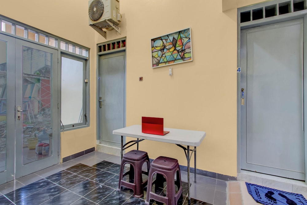OYO 95136 Jec Plumbon Homestay Syariah