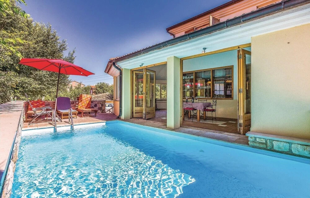 Amazing Home In Liznjan