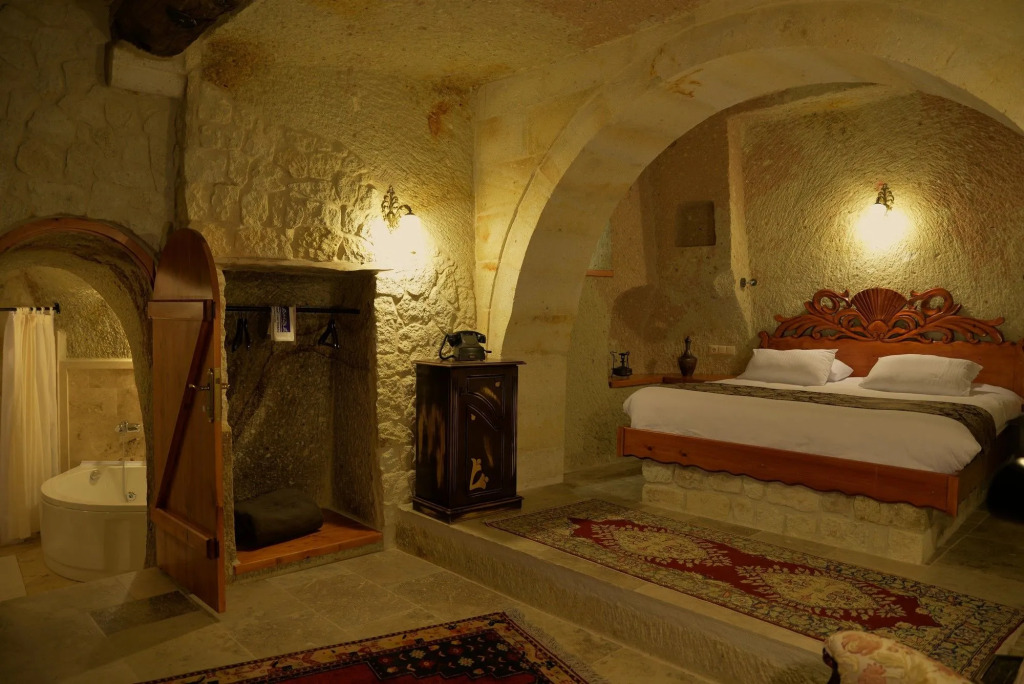 Canyon Cave Hotel