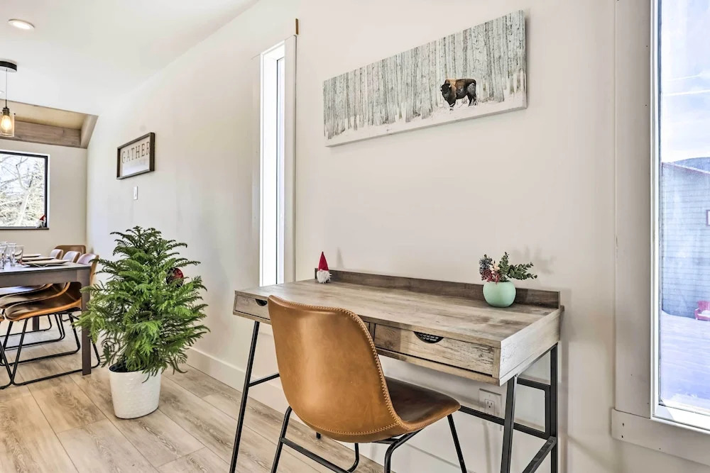 Chic Condo w/ Fireplace: Walk to Main St Frisco!