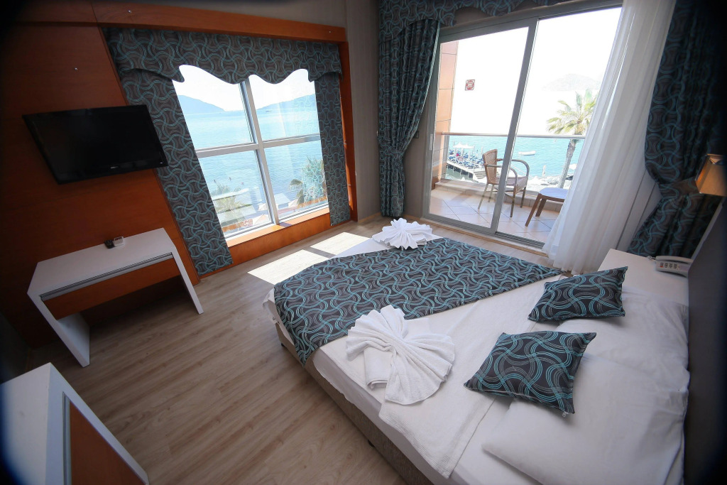 Point Beach Hotel
