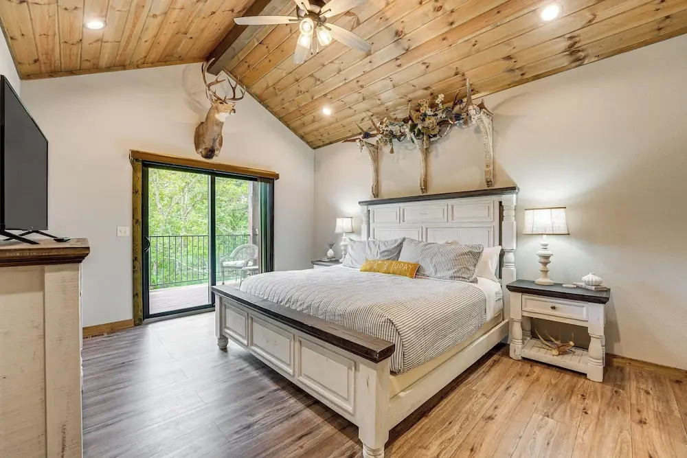 Branson Gem w/ Hot Tub Access & Private Boat Slip!