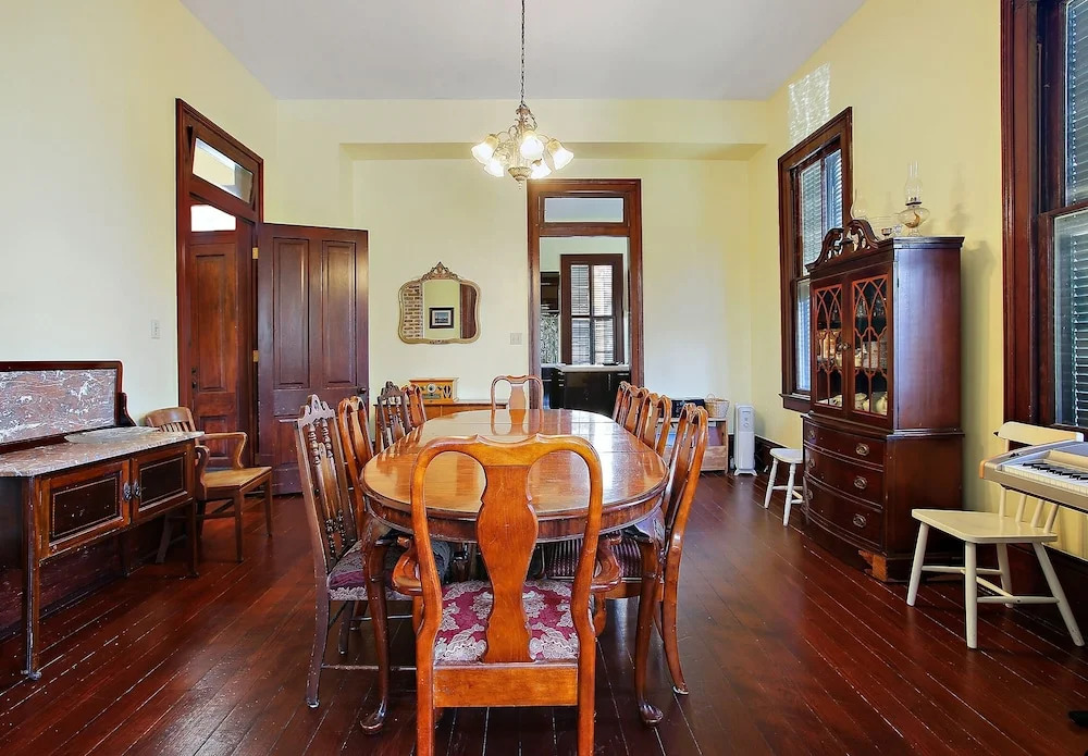 1886 Victorian 4 Bedroom Home by Redawning