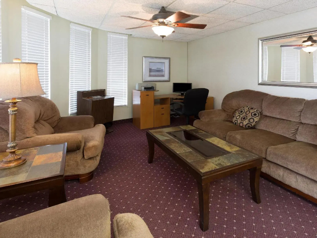Costa Mesa Inn - Newport Beach Area