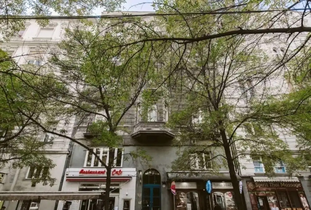 BPM - Beautiful Real Home In the Center