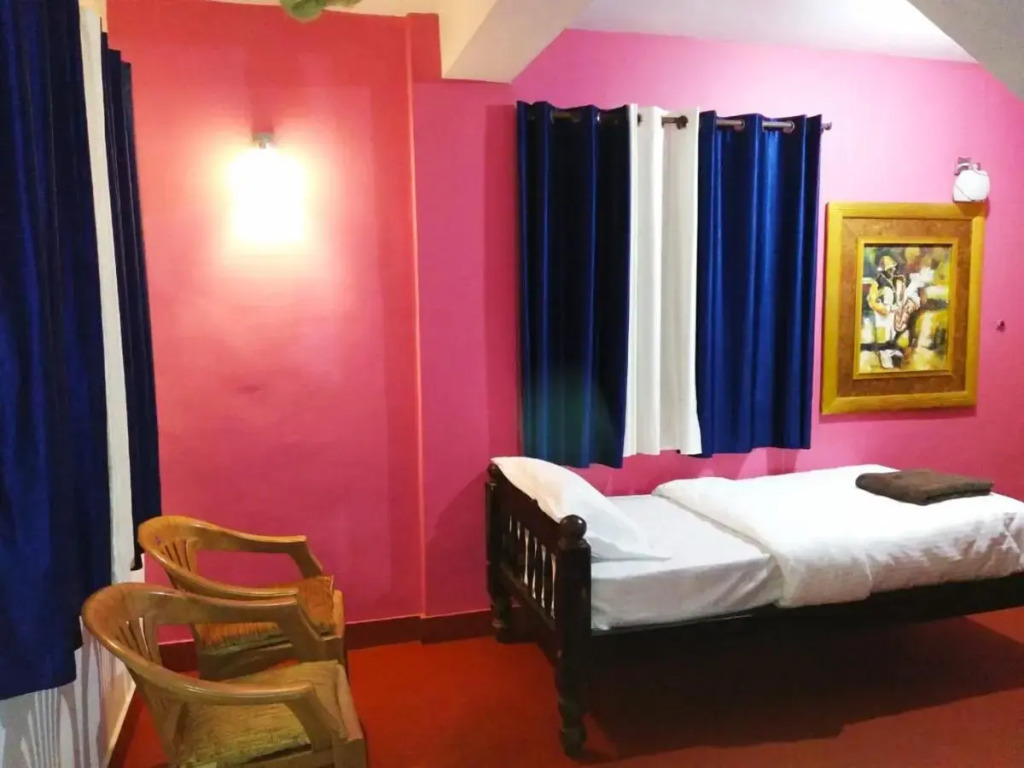 VAISHNAVI VILLA-Family Homestay-2km from bus stand-WiFi