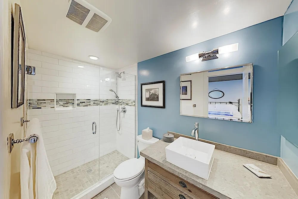 Stylish Forest Pines Beach & Ski Getaway townhouse