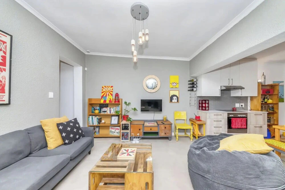 Modern and Stylish 2 BD House in Claremont