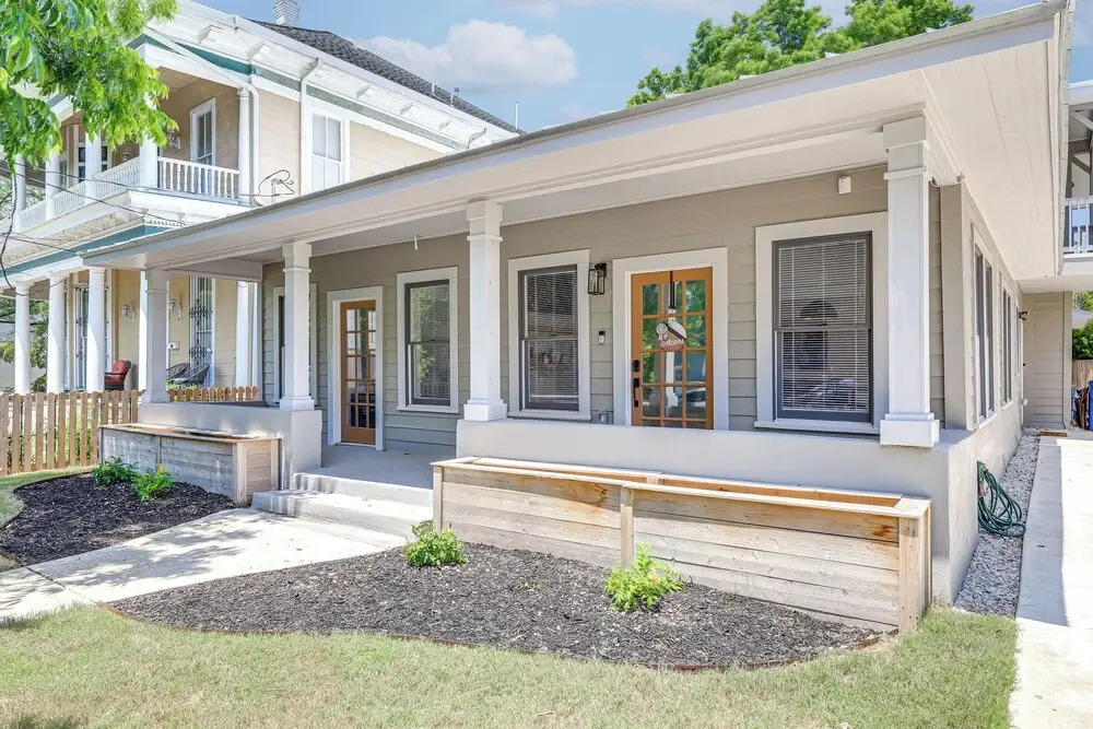 1 Mi to Dtwn: Family Home in San Antonio!