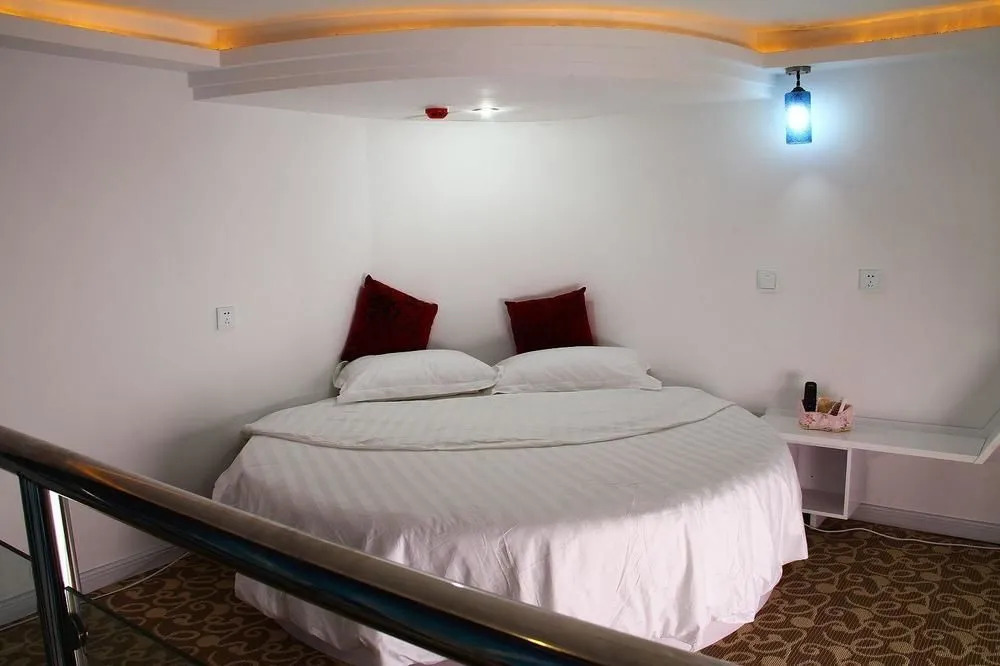 Qingdao Sweet Space Business Hotel