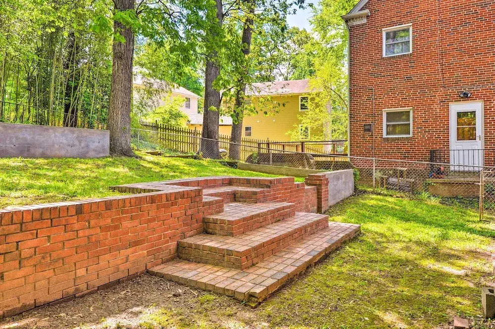 Takoma Park Apt w/ Wood Fire Pit < 8 Mi to DC