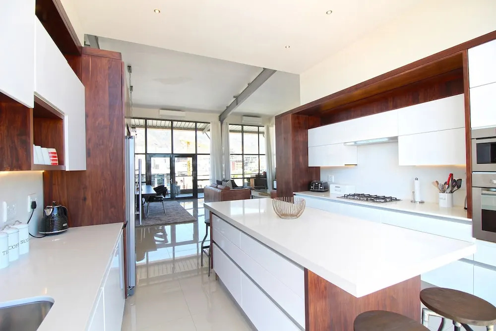 Hillhouse Penthouse 7th Floor