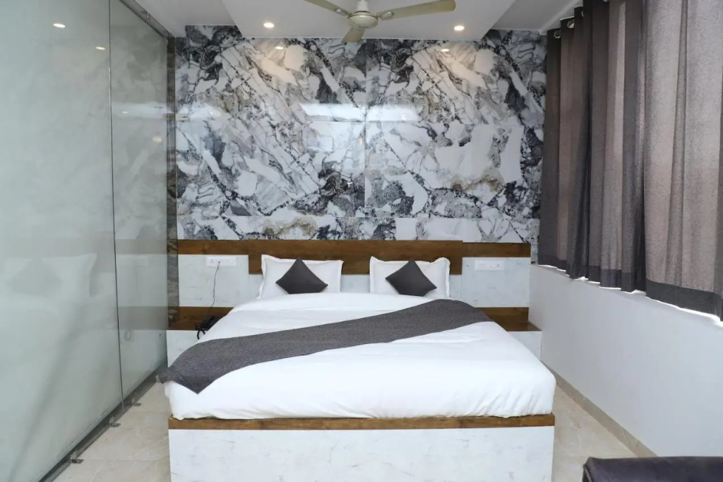 Ivory Hotel
